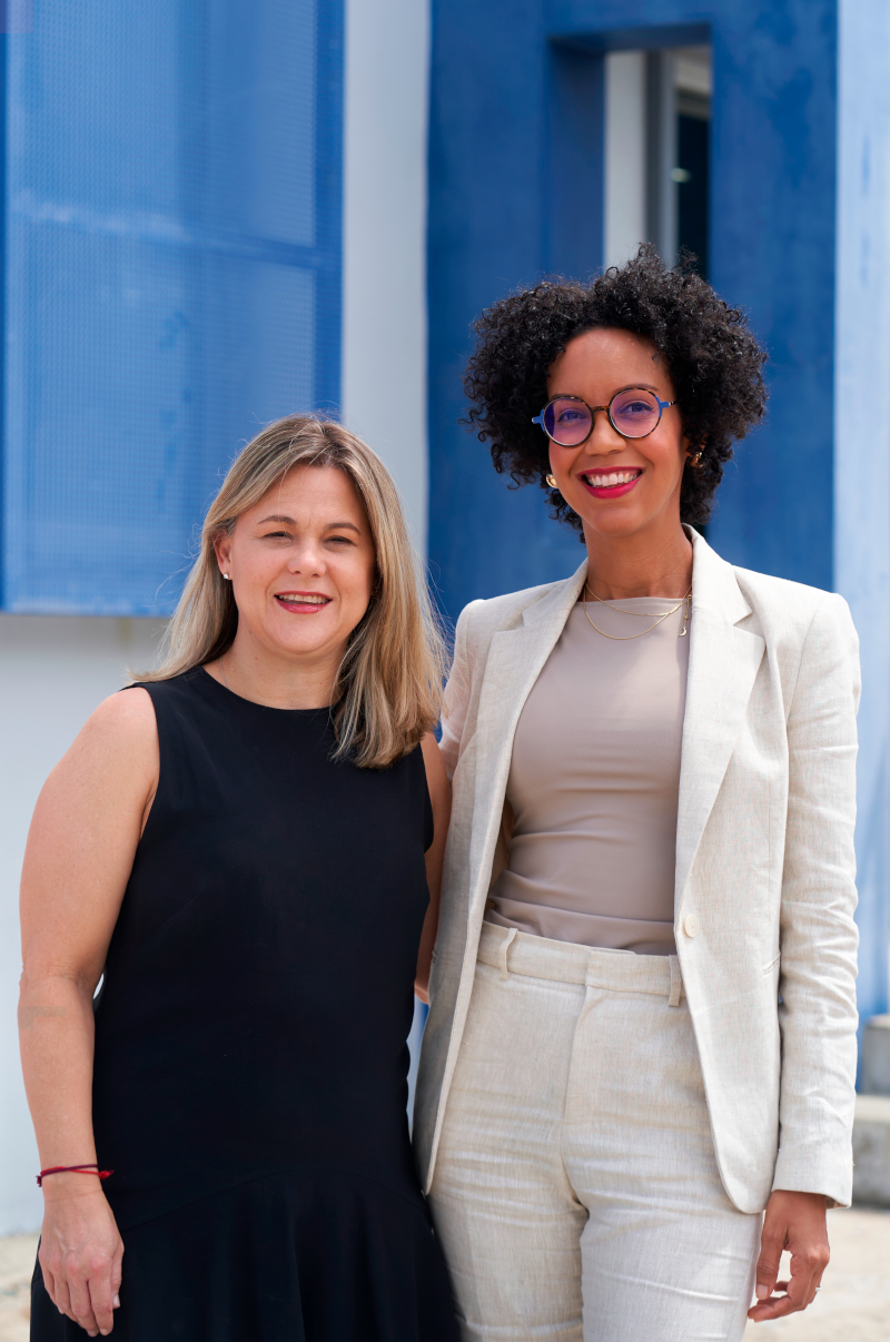 Amanda Silva, pasada directora ejecutiva, y Karla PeƱa Romero, nueva directora ejecutiva