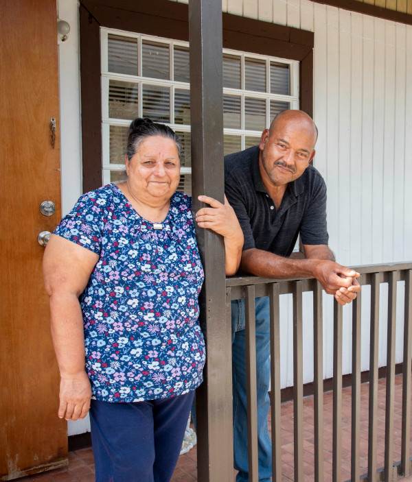 Familias en su hogar seguro.