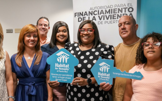 Familias adquieren su primer hogar gracias a colaboración con la Administración de Vivienda